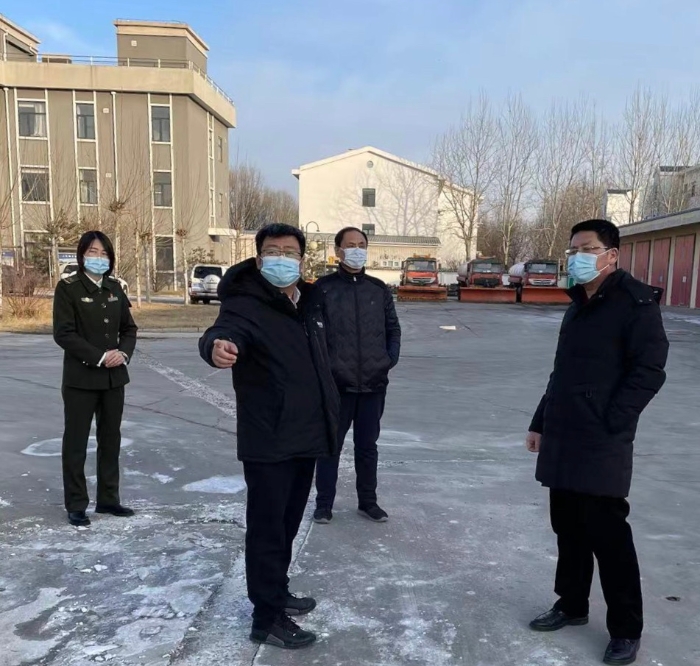 智韶宇查看融雪劑