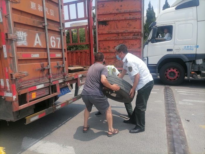 石安分公司全力做好高溫下貨運車輛服務保障工作 (6)