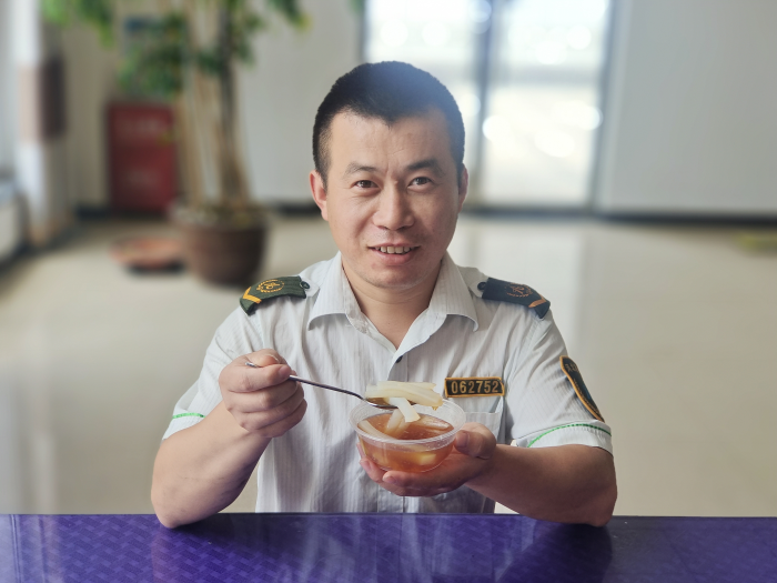 2022年7月31日，沙河站自制“涼粉”深受職工好評，攝：王蒙蒙