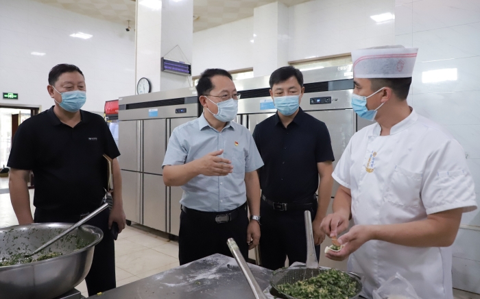 石安分公司紀委實地察看食堂常態化疫情防控措施落實情況