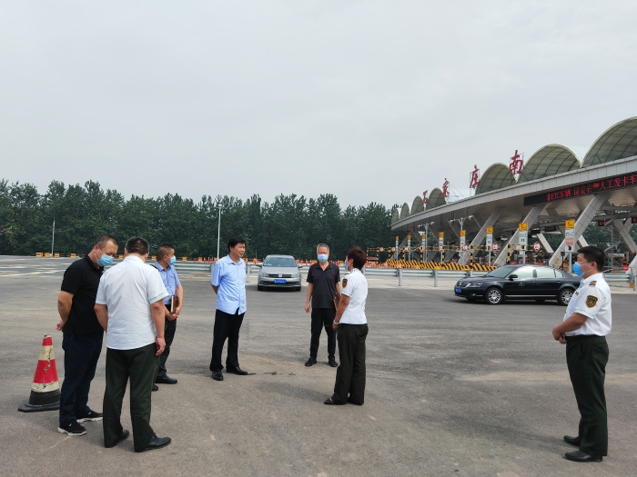 石安分公司領(lǐng)導(dǎo)深入基層督導(dǎo)疫情防控工作 (2)