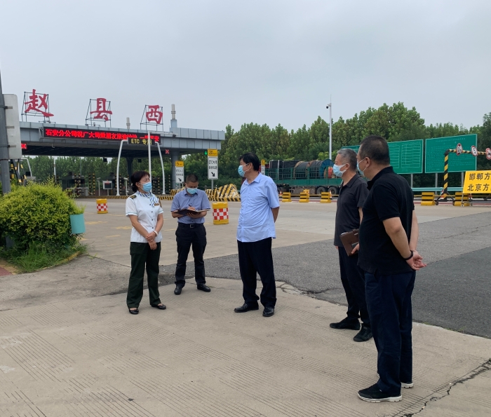 石安分公司領(lǐng)導(dǎo)深入基層督導(dǎo)疫情防控工作 (3)