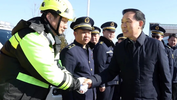 宋仁堂到石家莊東收費(fèi)站調(diào)研春運(yùn)返程服務(wù)保障情況