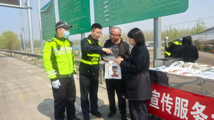 D:\內(nèi)業(yè)綜合崗\文稿\稿件\2025年\2025.04-2024.06\20250414“哪吒”助陣普法宣傳 攜手共筑暢行防線——京哈北線分公司聯(lián)合屬地執(zhí)法部門開展普法宣傳活動\微信圖片_20250414090611